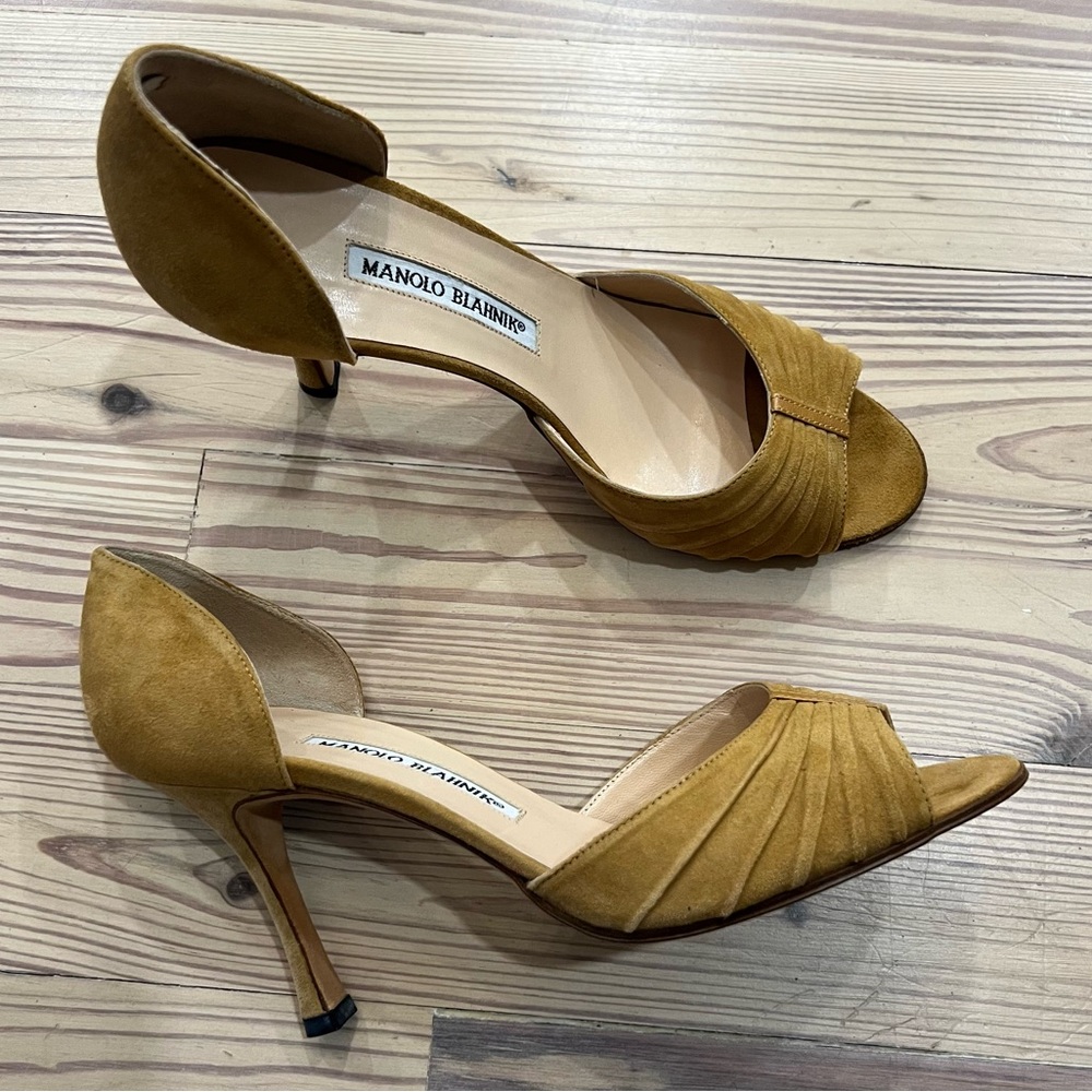 Manolo Blahnik d'Orsay Peep Toe Pumps in Tan Suede  Size 37.5
